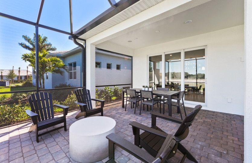Extended lanai, ideal for outdoor entertaining