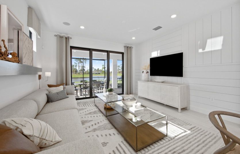 Sliders to lanai perfect for indoor/outdoor living