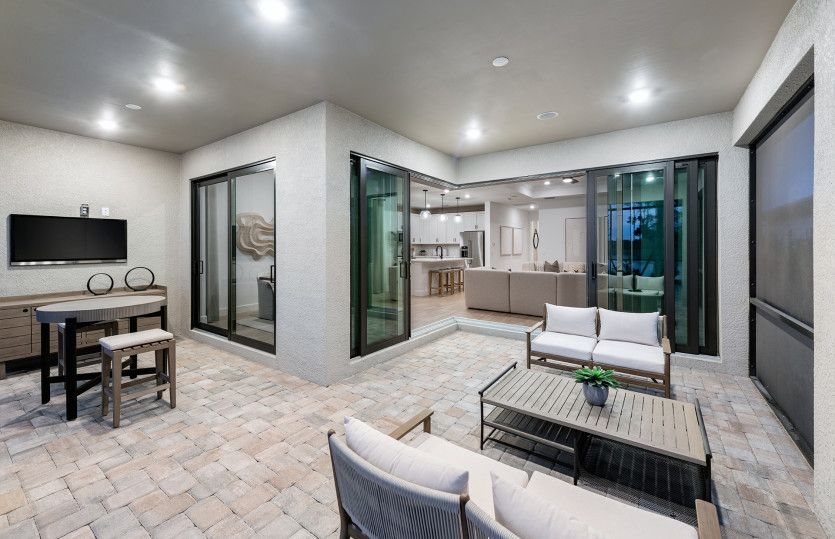 Zero-corner slider that leads to the spacious lanai