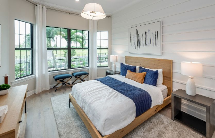 Secondary bedroom with bay window