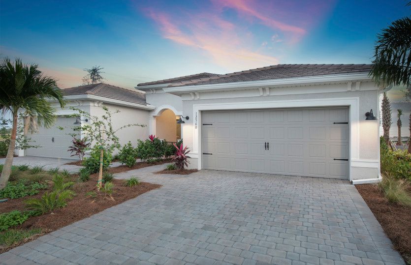 Welcoming Ellenwood Exterior