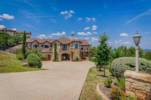 Lake Hills Custome Homes LLC por Lake Hills Custome Homes LLC en Austin Texas