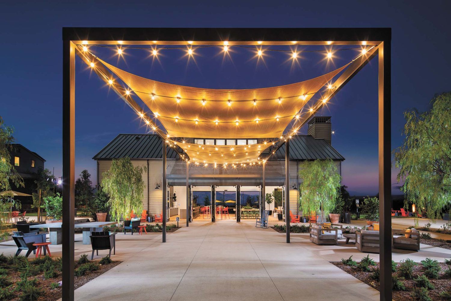 Hudson House:Patio at dusk