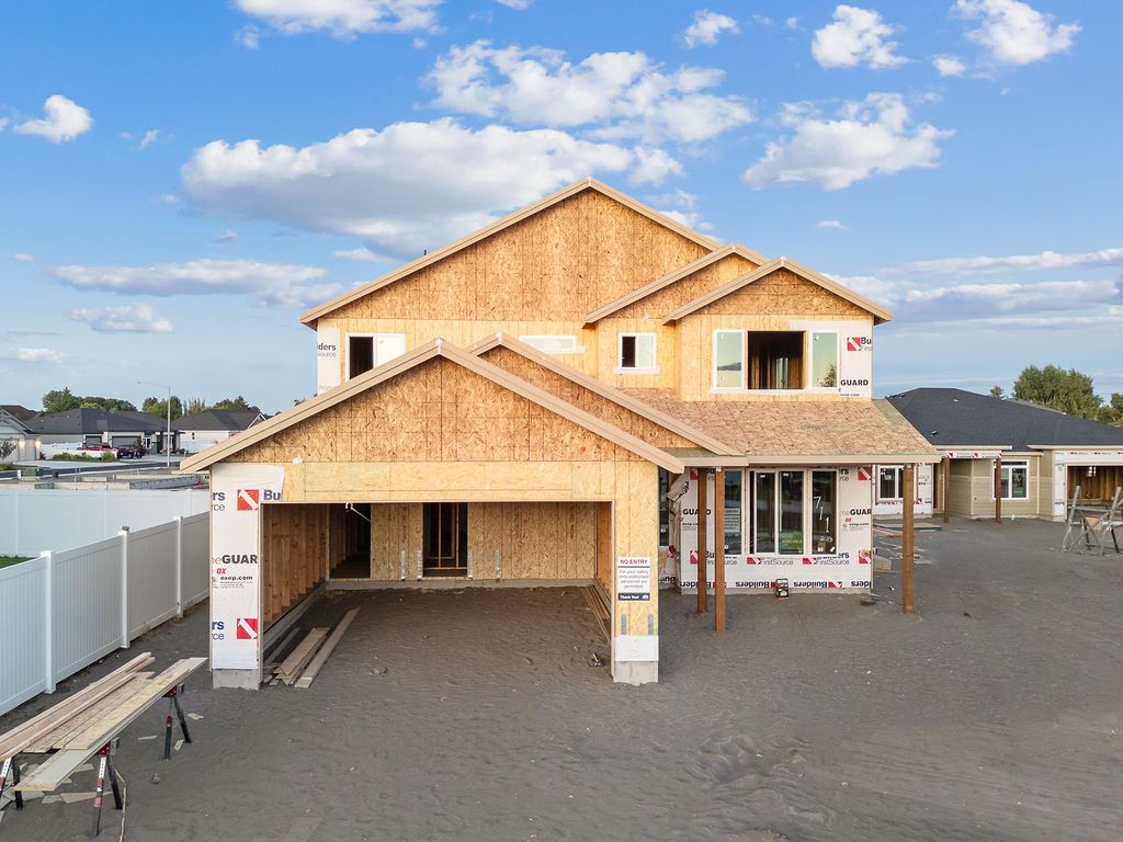711 N Thrush CT