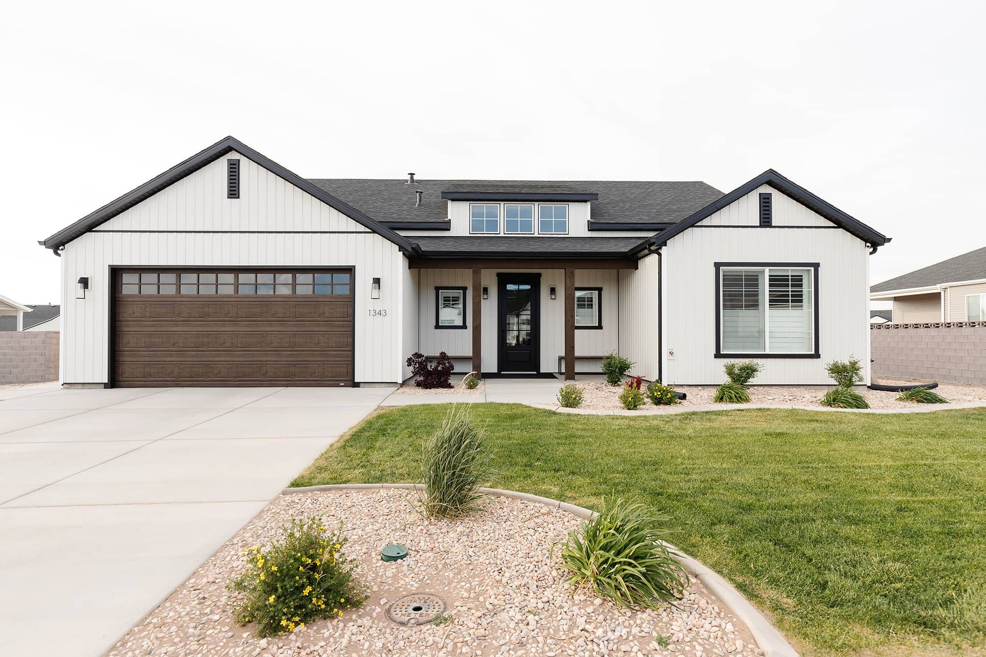 Settler's Square,84721