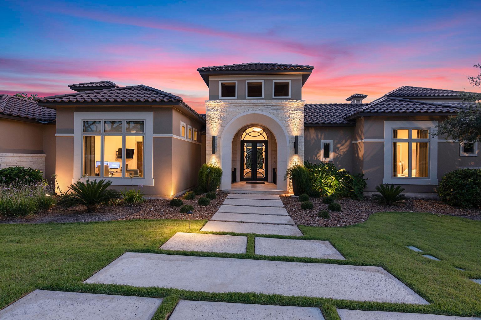 Allan Custom Homes,52404
