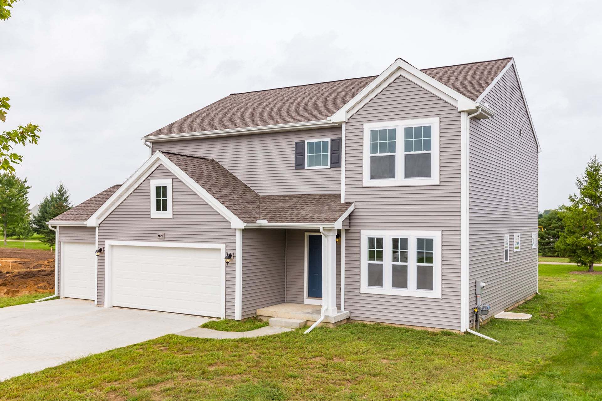 Exterior_CEN228-E2390-4:E2390 Stock Exterior