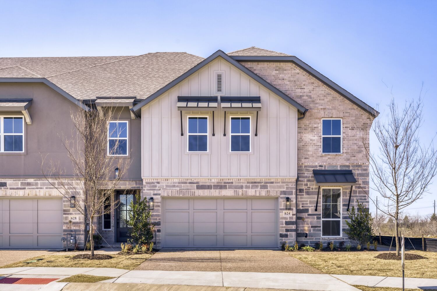 Exterior:624 Damsel June - Front Elevation