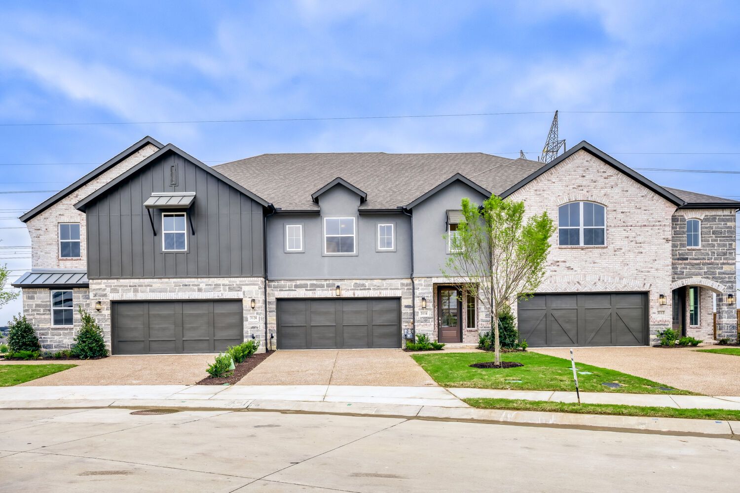 Exterior:3116 Sir River - Front Elevation