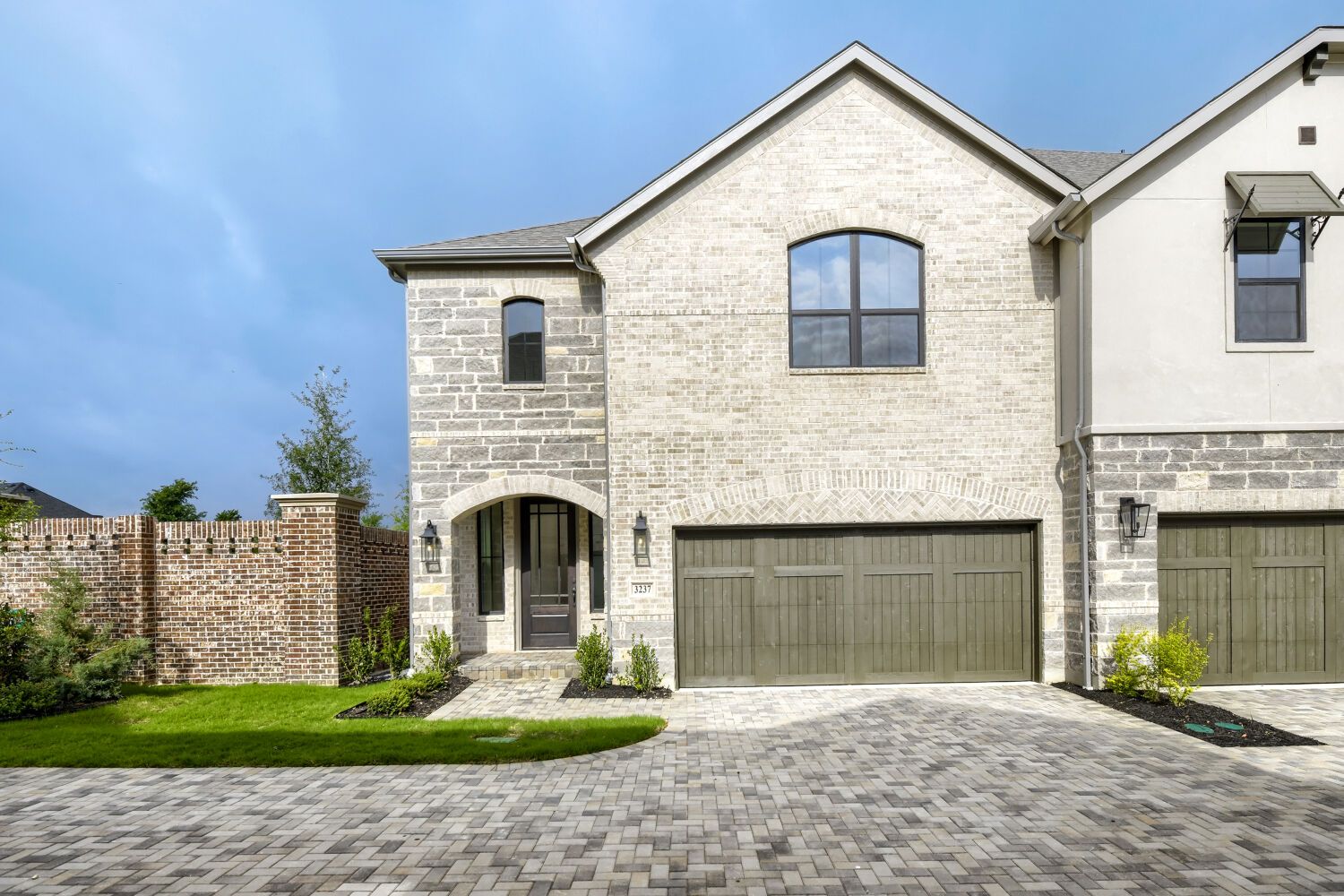 Exterior:3237 Vaquero - Front Elevation