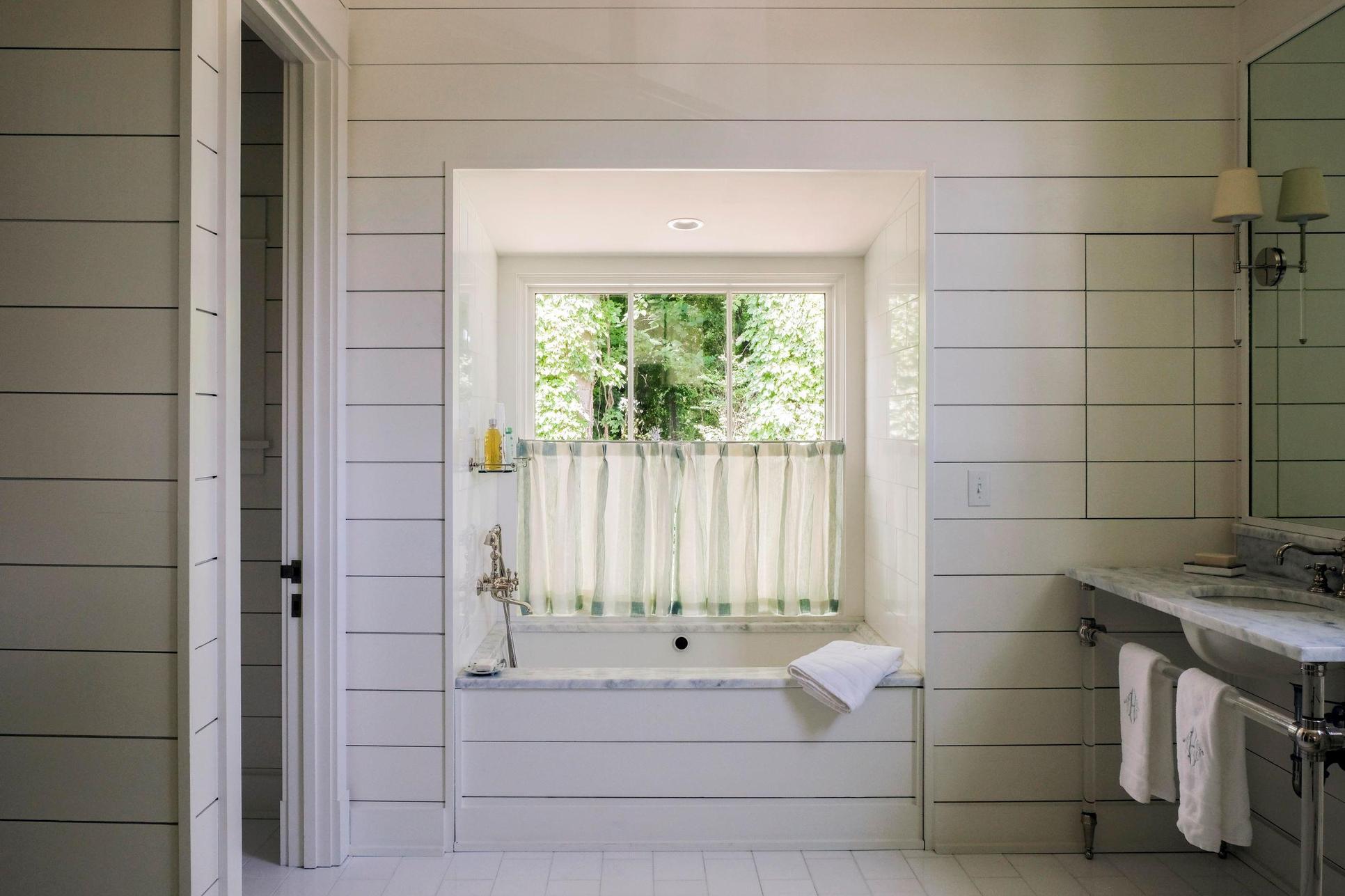 Archer Custom Builders,38103