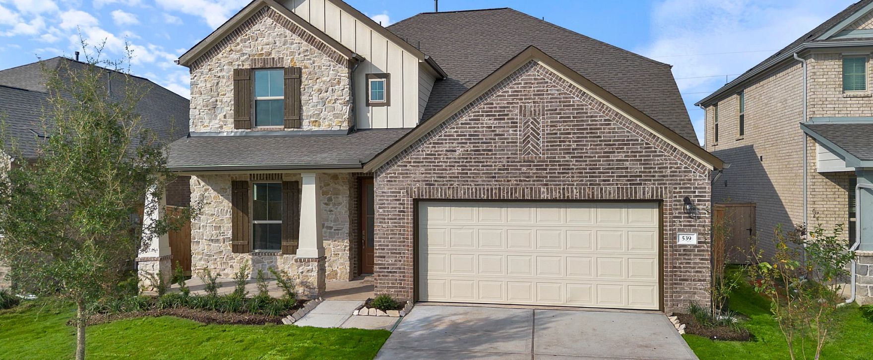 Interior:Welcome home to 539 Selaura Drive located in the community of Brookwater and zoned to Lamar CISD.