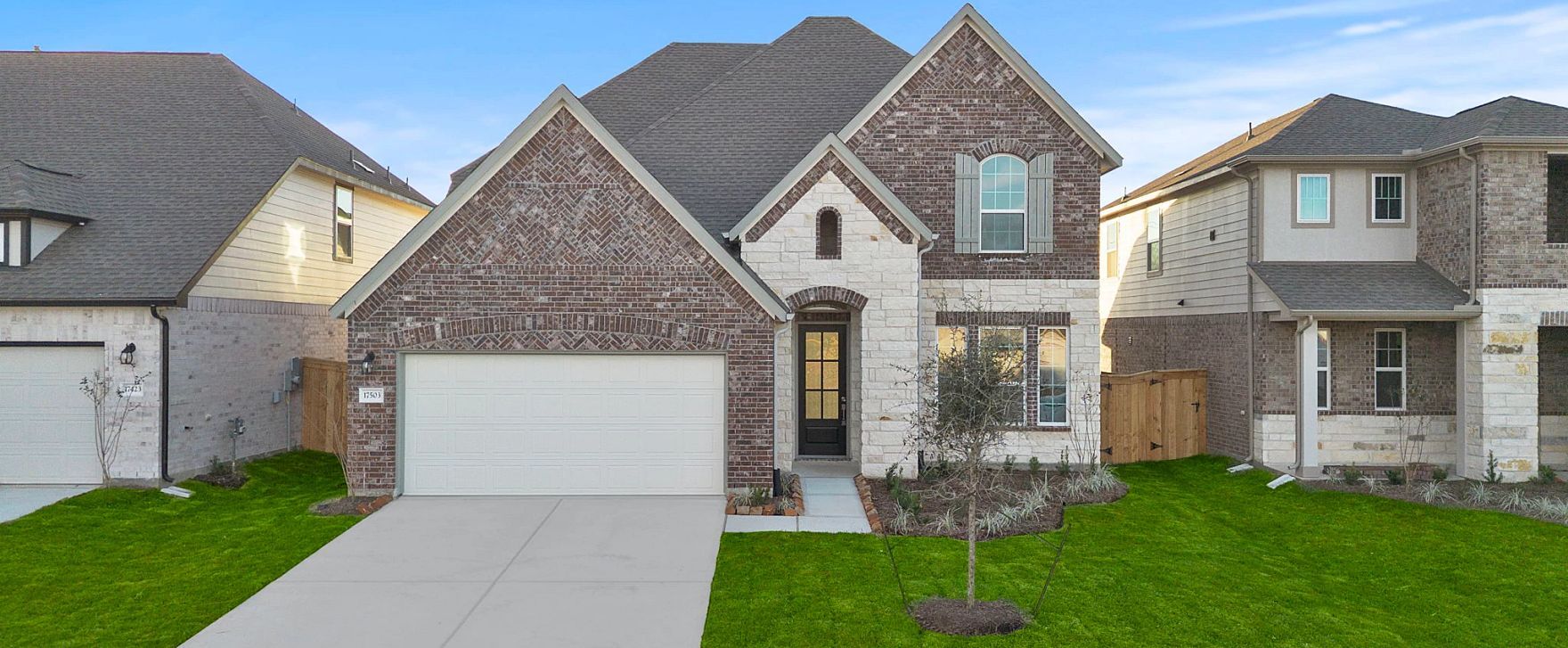 Interior:Welcome home to 17503 Lavender Blossom located in the community of Dellrose and zoned to Waller ISD.
