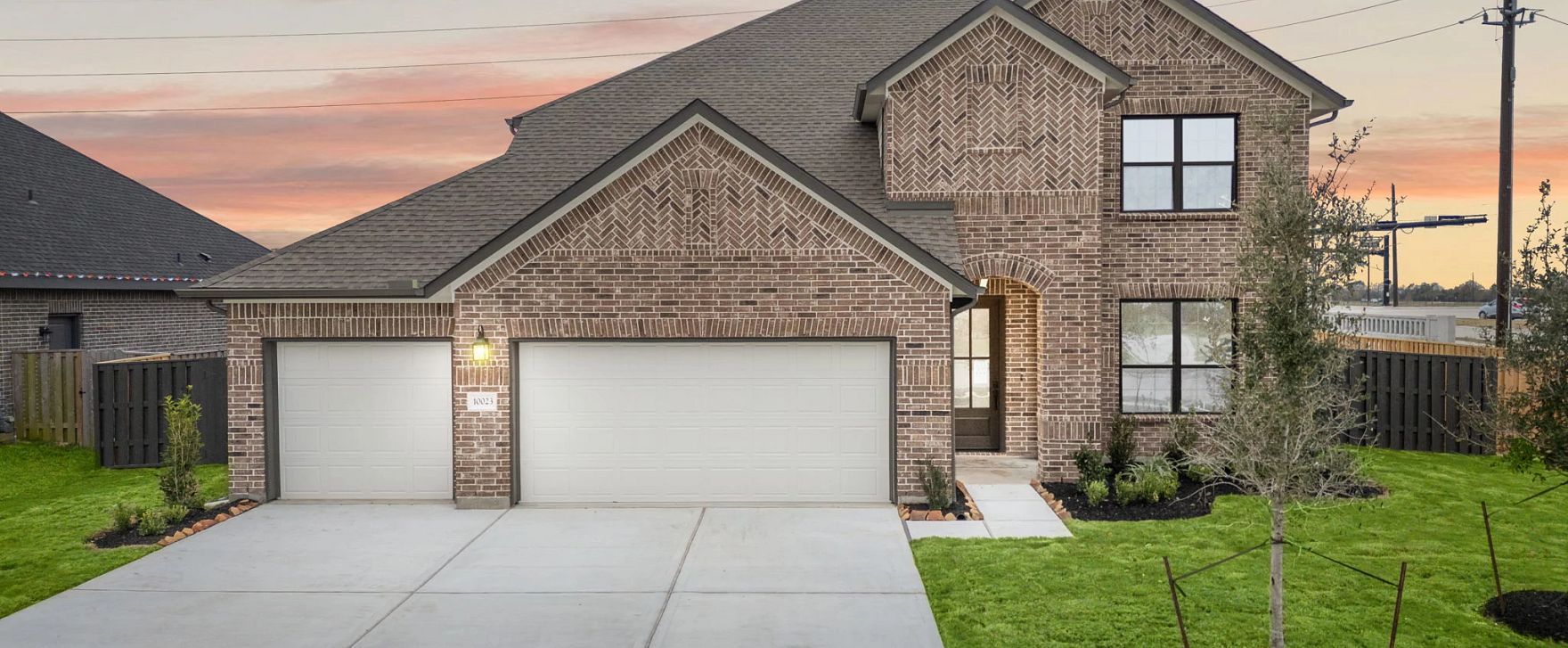 Interior:Welcome home to 10023 Goliad Drive located in the community of Blue Heron Estates and zoned to