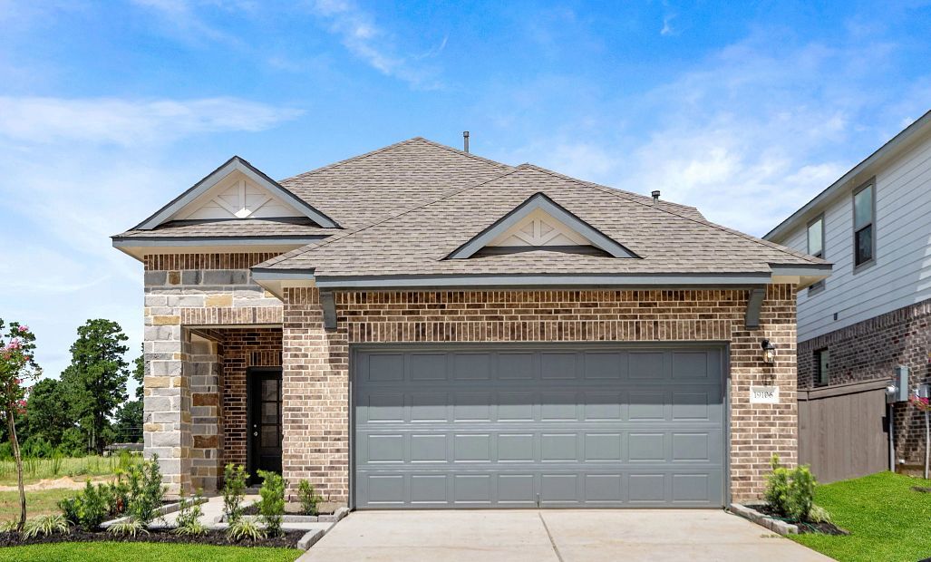 Interior:Welcome home to 19106 Hazel Firs Lane located in the community of Emory Glen and zoned to Magnolia