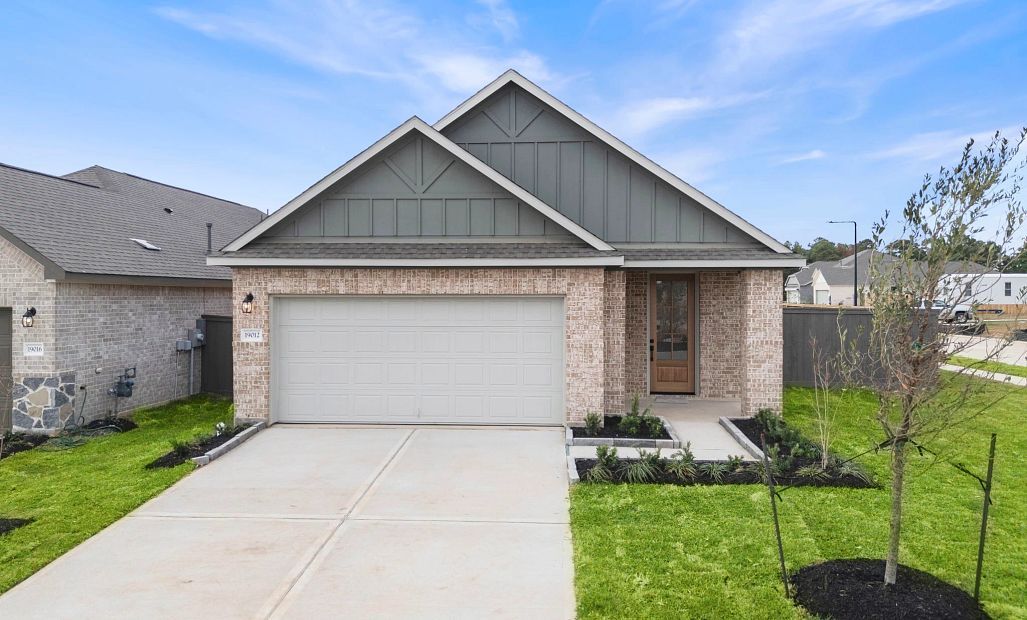 Interior:Welcome home to 19012 Magnolia Willow Lane located in the community of Emory Glen and zoned to