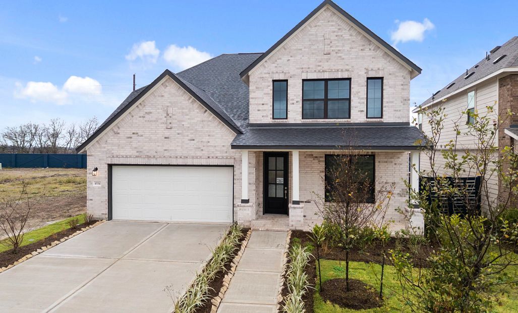 Interior:Welcome home to 4534 Castor Drive located in Austin Point and zoned to Lamar CISD.