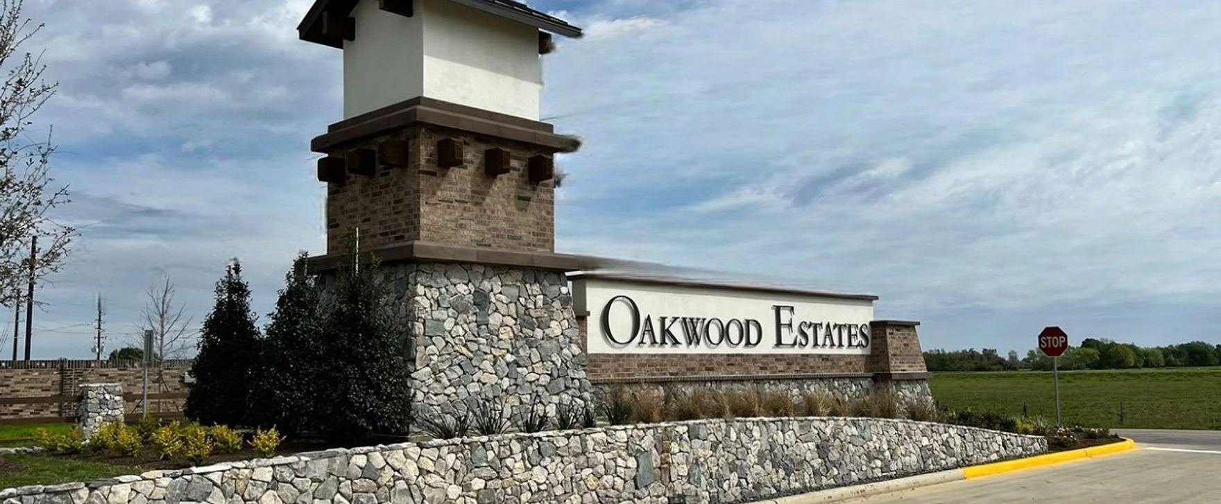 Exterior:At Oakwood Estates, adventure is always close to home on the 28-acre community lake. Relax at the