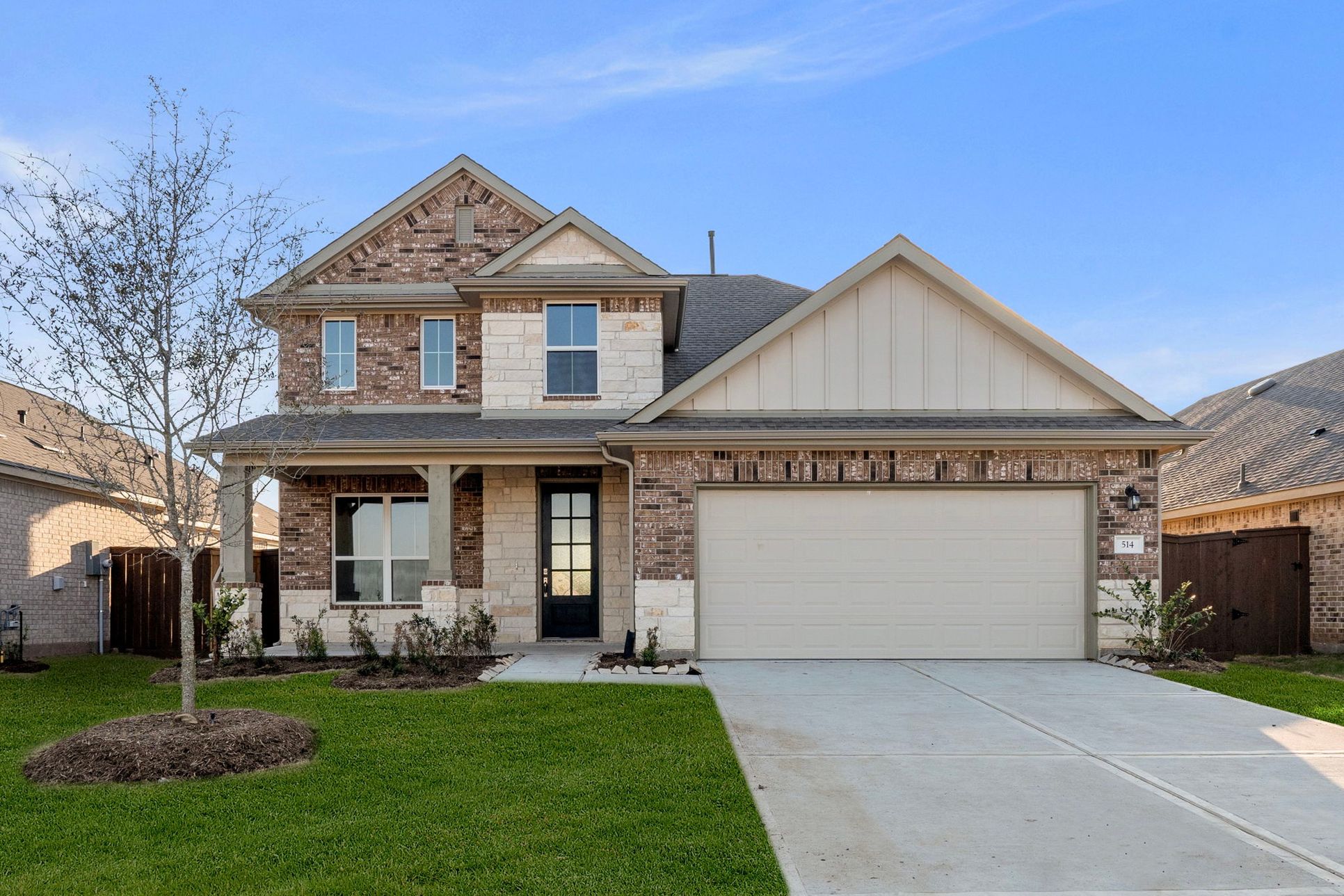 Interior:Welcome home to 514 Steam Bend Way located in the community of Brookewater and zoned to Lamar CISD.