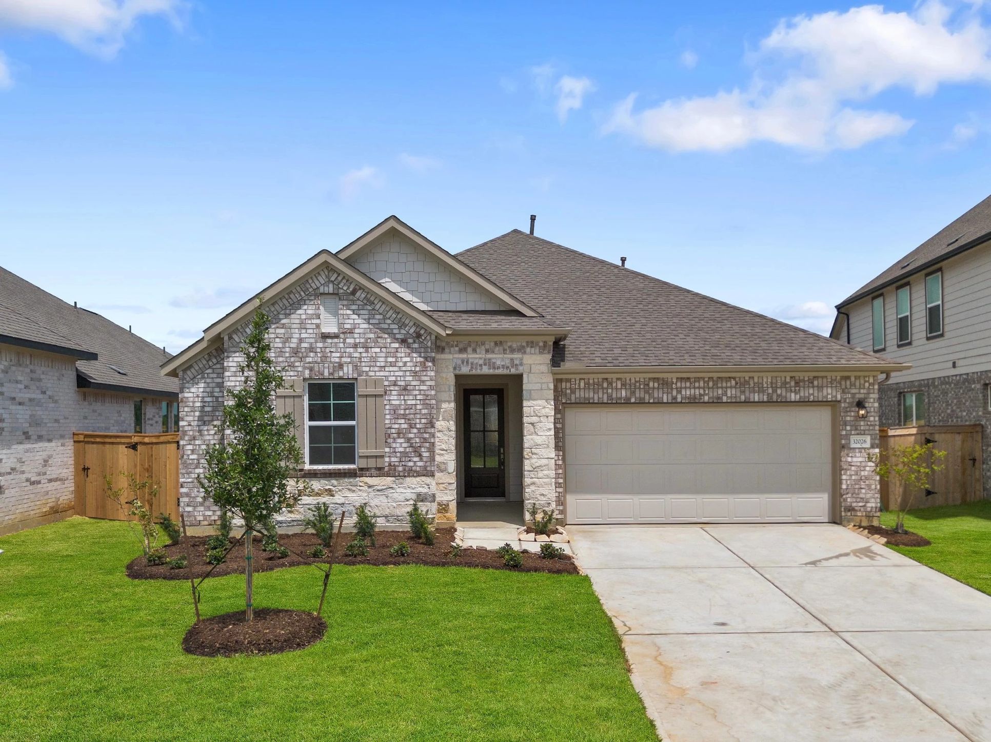 Interior:Welcome home to 32026 Fernwood Mallow Court located in the community of Dellrose and zoned to Waller