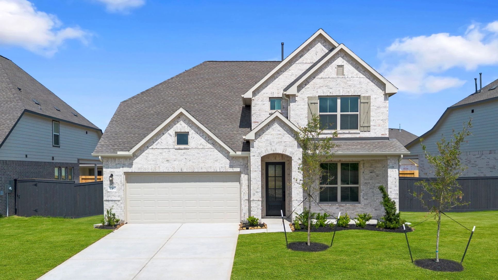 Interior:Welcome home to 15842 Switchgrass Court located in the community of Cedar Pointe and zoned to Crosby