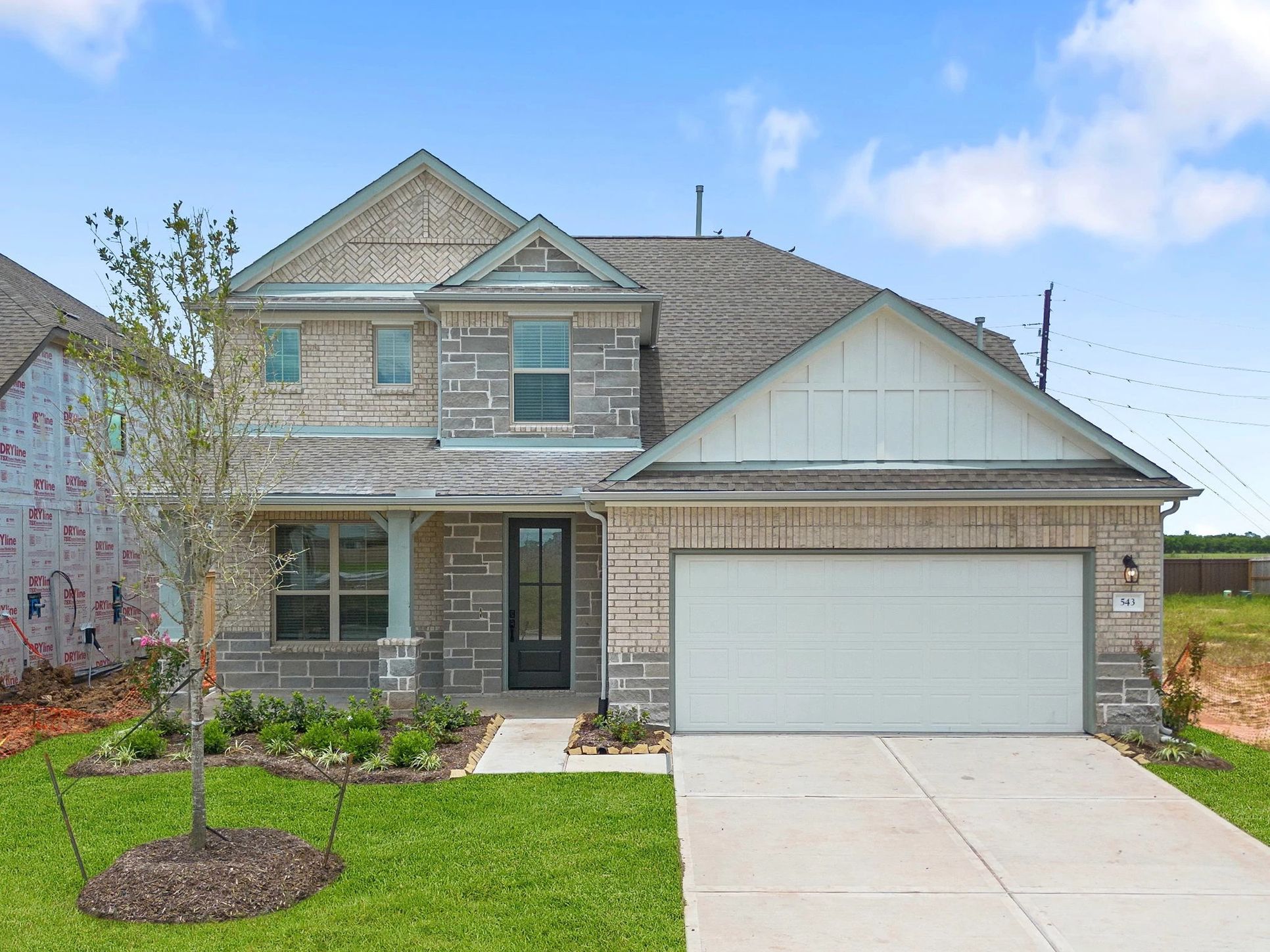 Interior:Welcome home to 543 Selaura Drive located in the community of Brookewater and zoned to Lamar CISD.