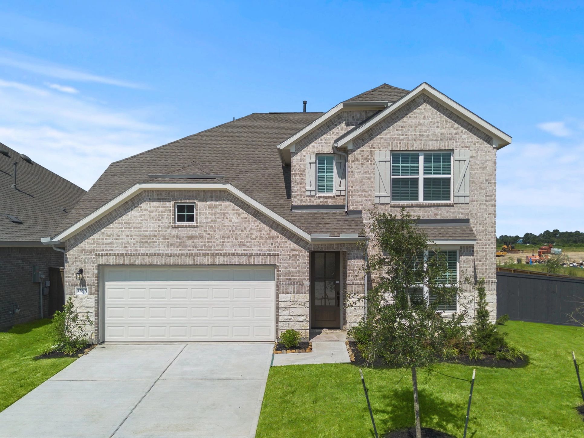 Interior:Welcome home to 15815 Juniper Elm Court located in the community of Cedar Pointe and zoned to Crosby