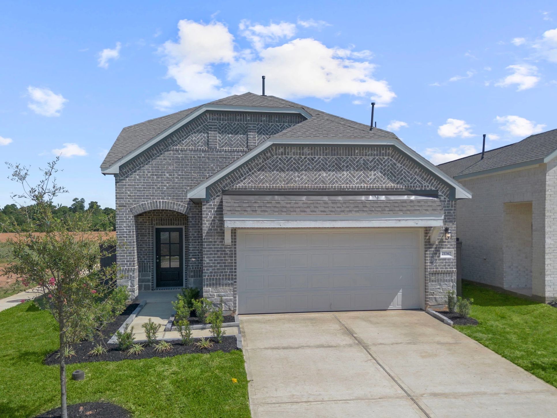 Interior:Welcome home to 21742 Whielden Heights Way located in the community of Emory Glen and zoned to