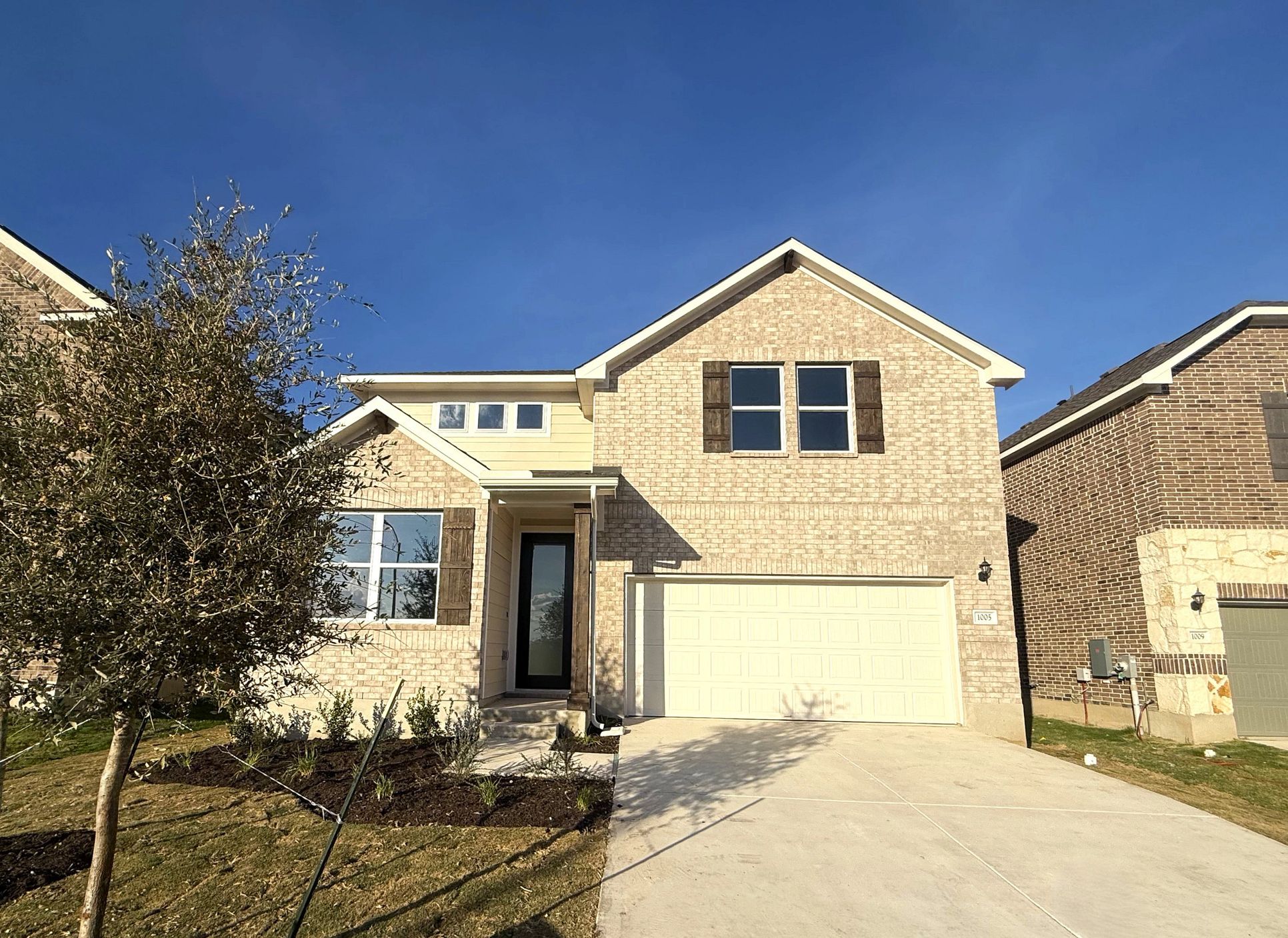 Exterior:Front Exterior