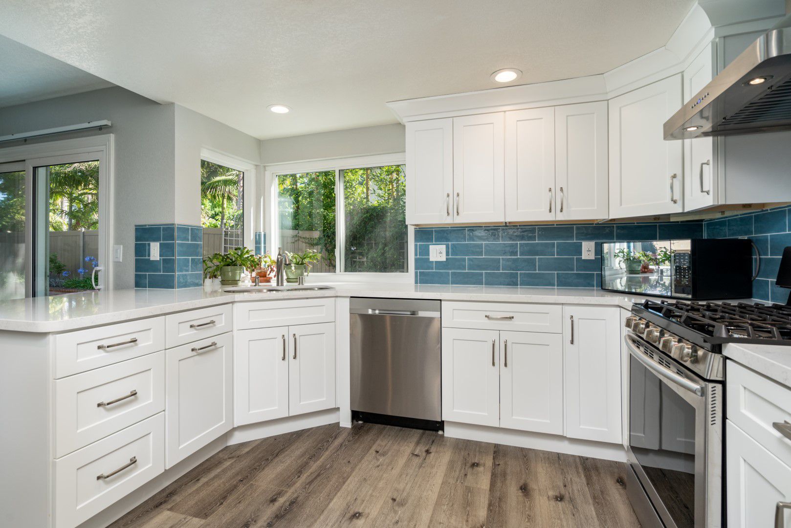 Battres Construction,92704