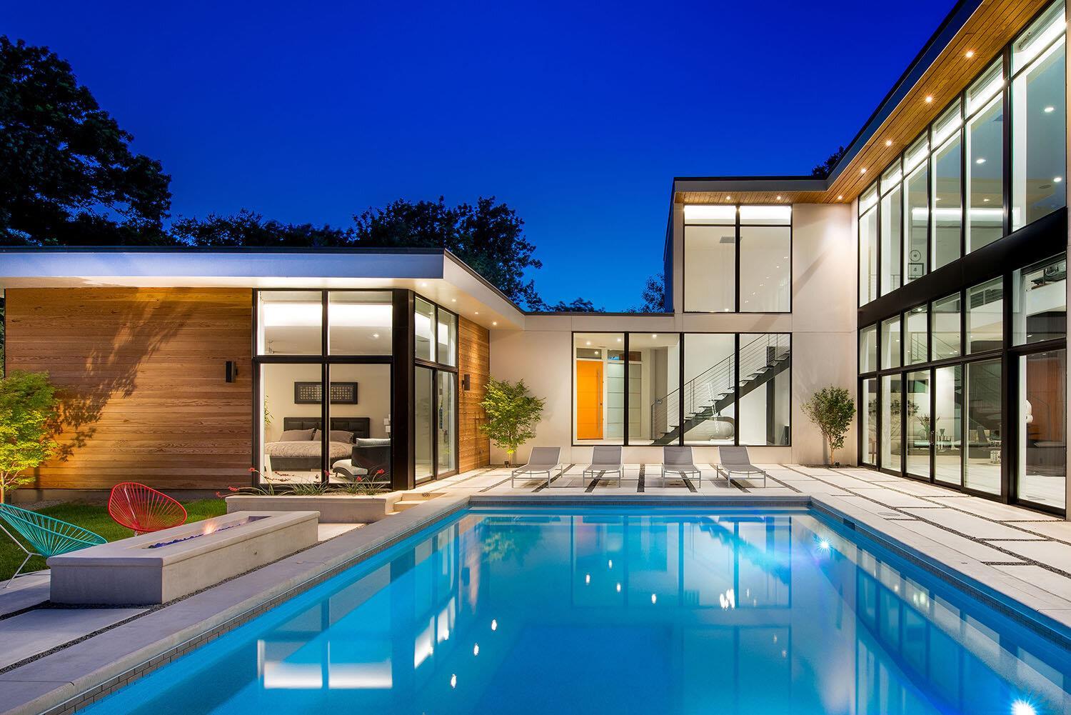 Bauhaus Custom Homes,75201