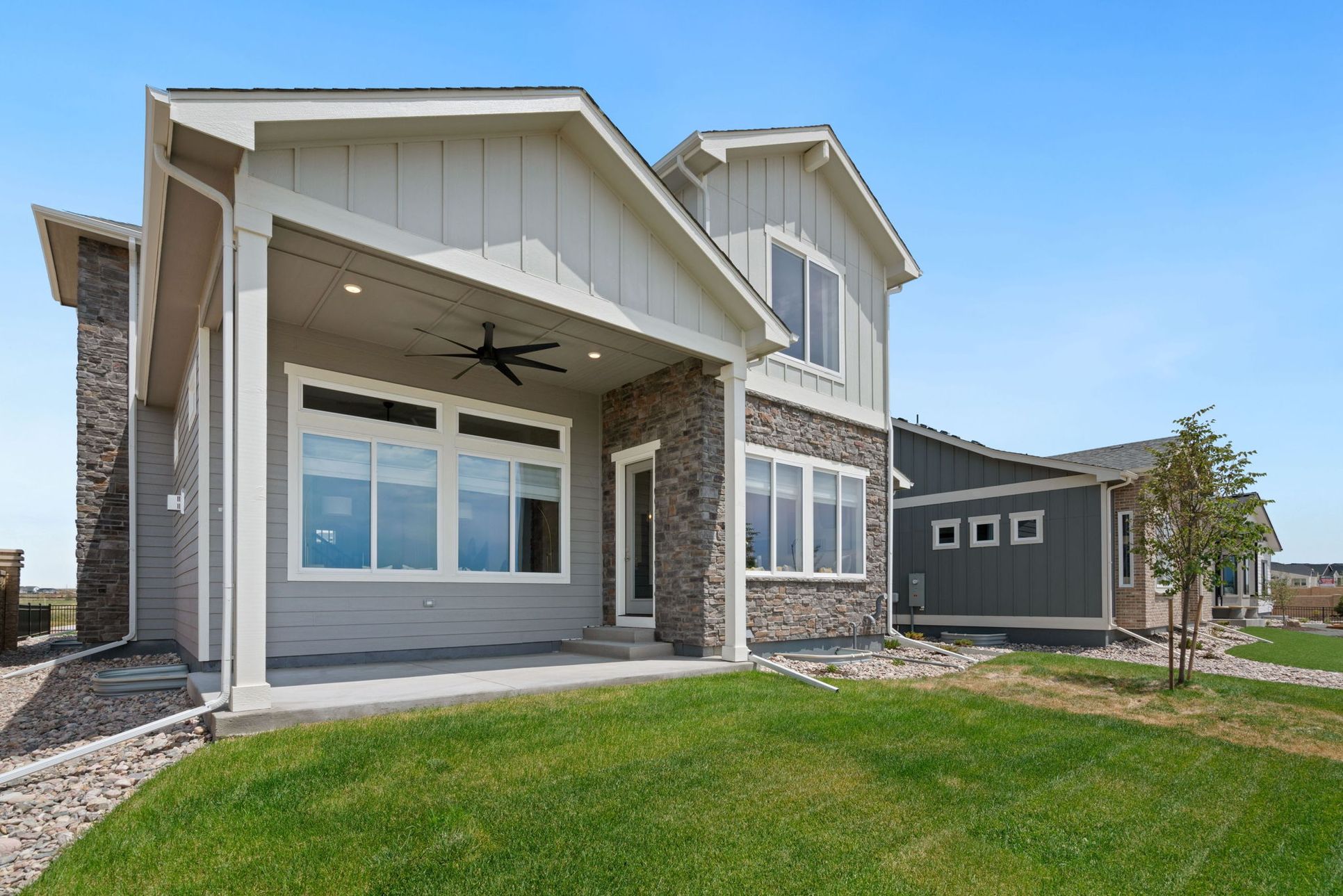 The Aurora Highlands,80019