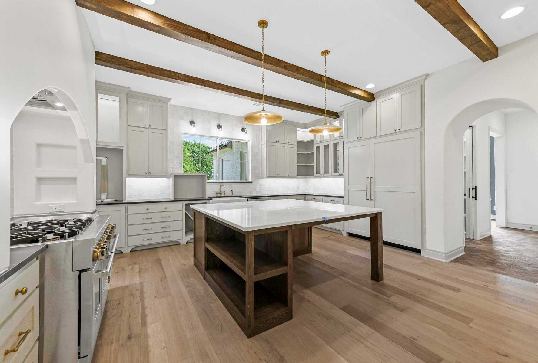 BC Custom Homes,76182