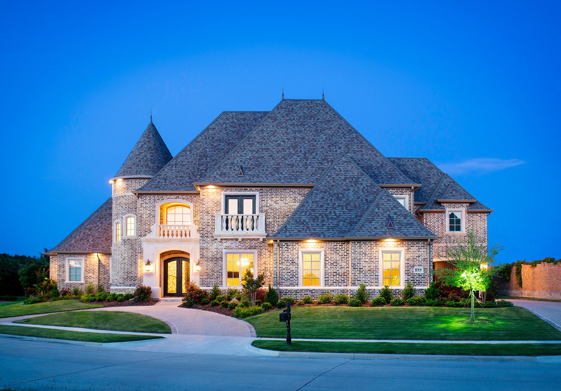 B&J Custom homes,75104