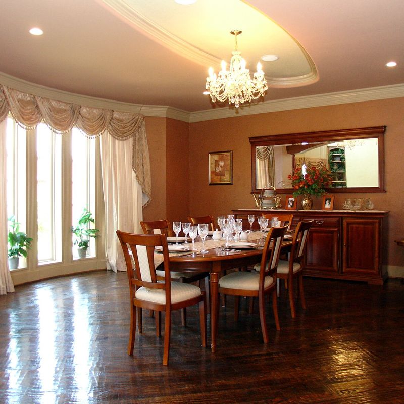 B&J Custom homes,75104