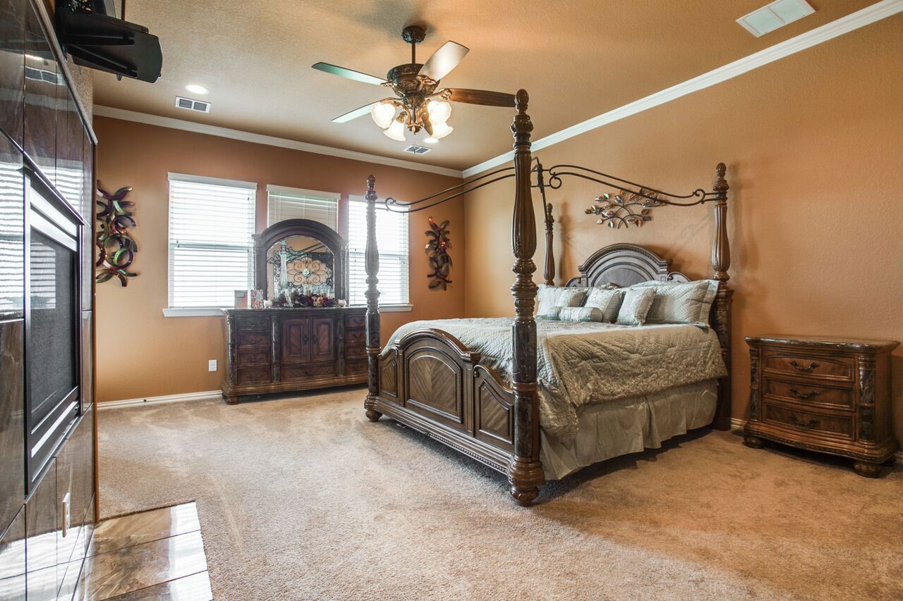 B&J Custom homes,75104