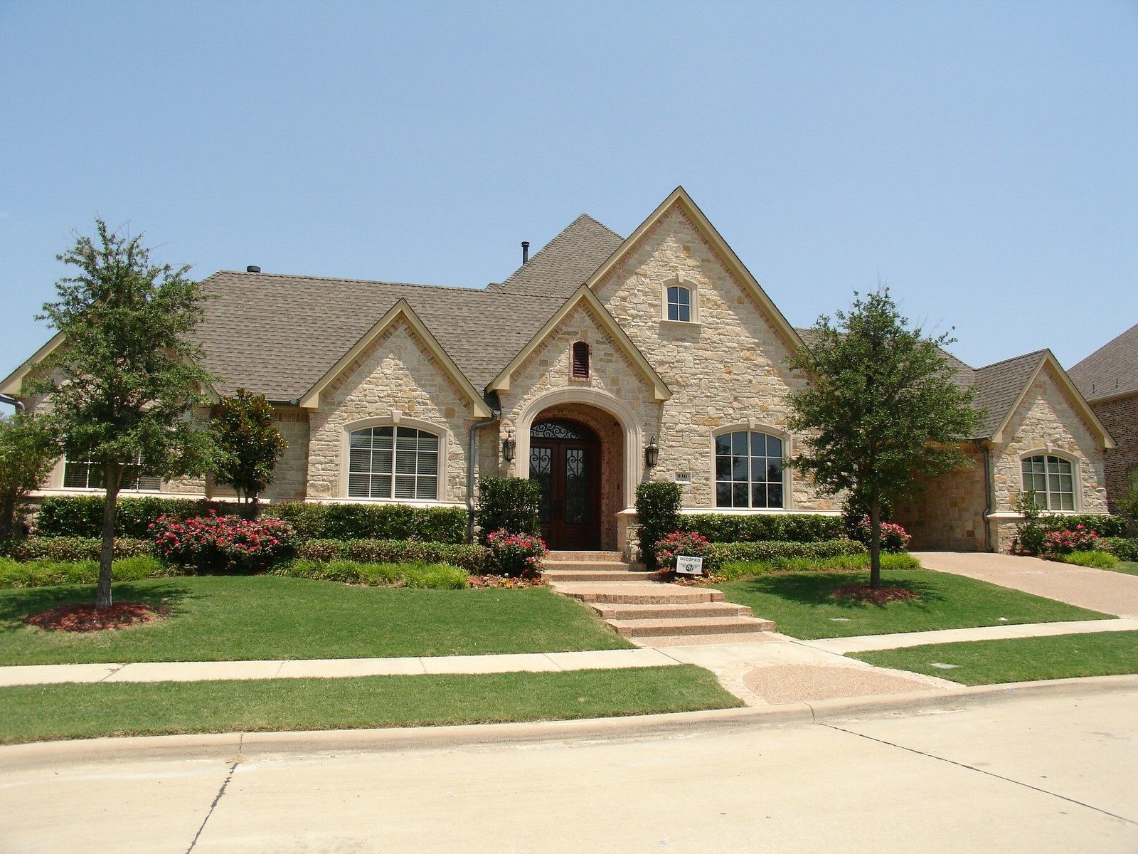 B&J Custom homes,75104