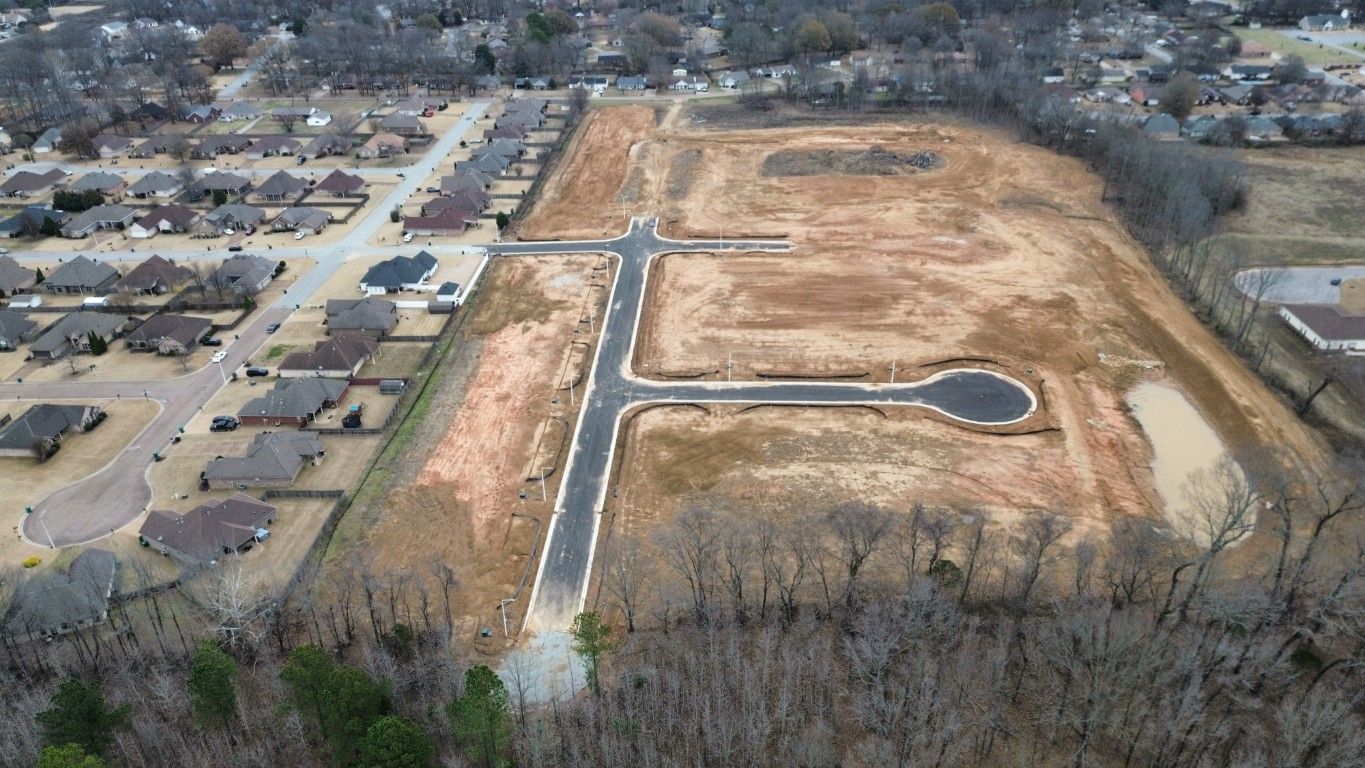 Lennox Village,38305