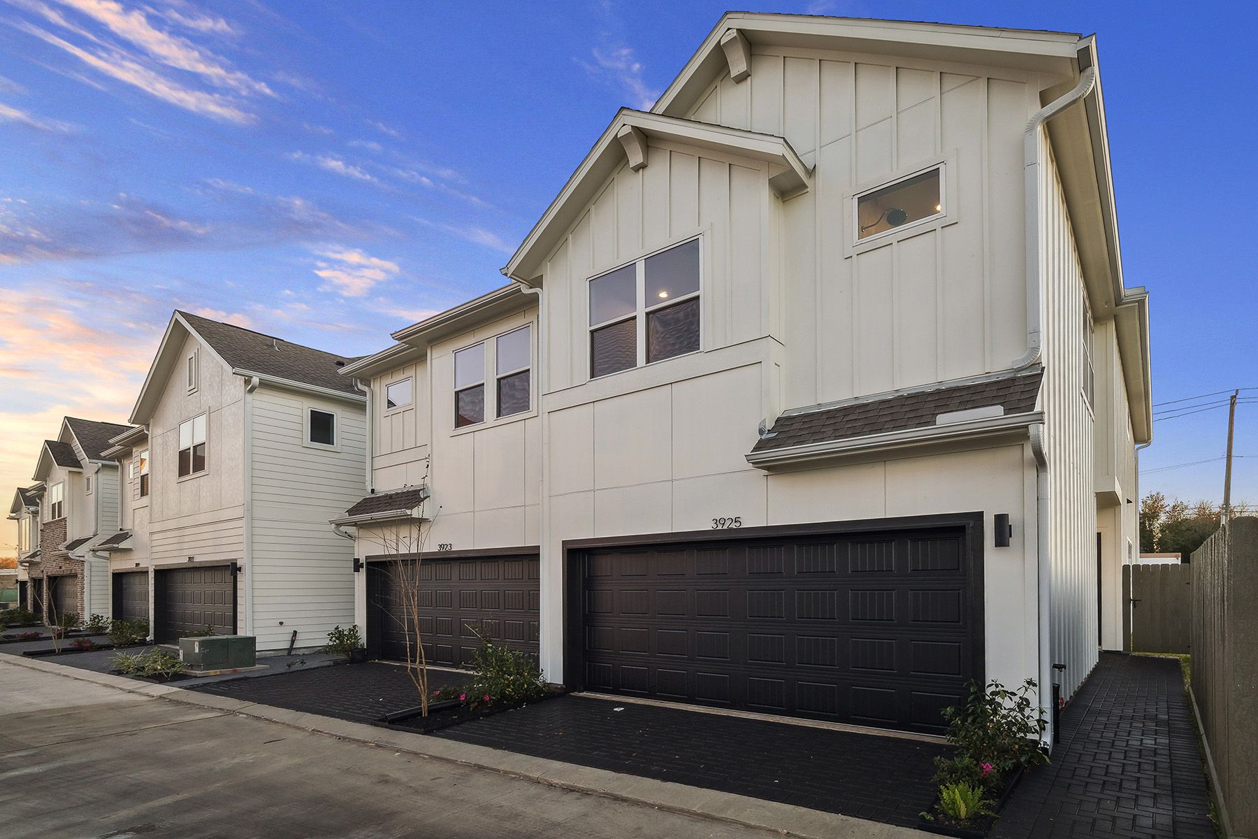 Willowbend Point,77025