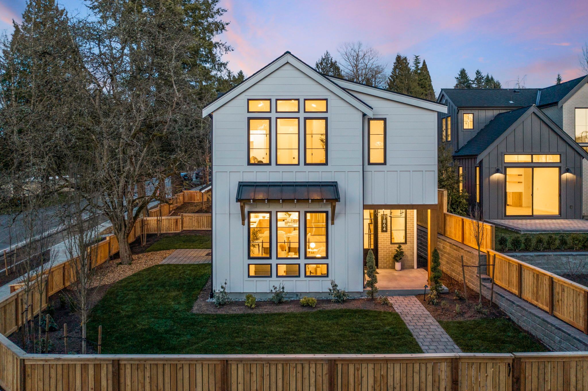 Kirkland Cottages,98005