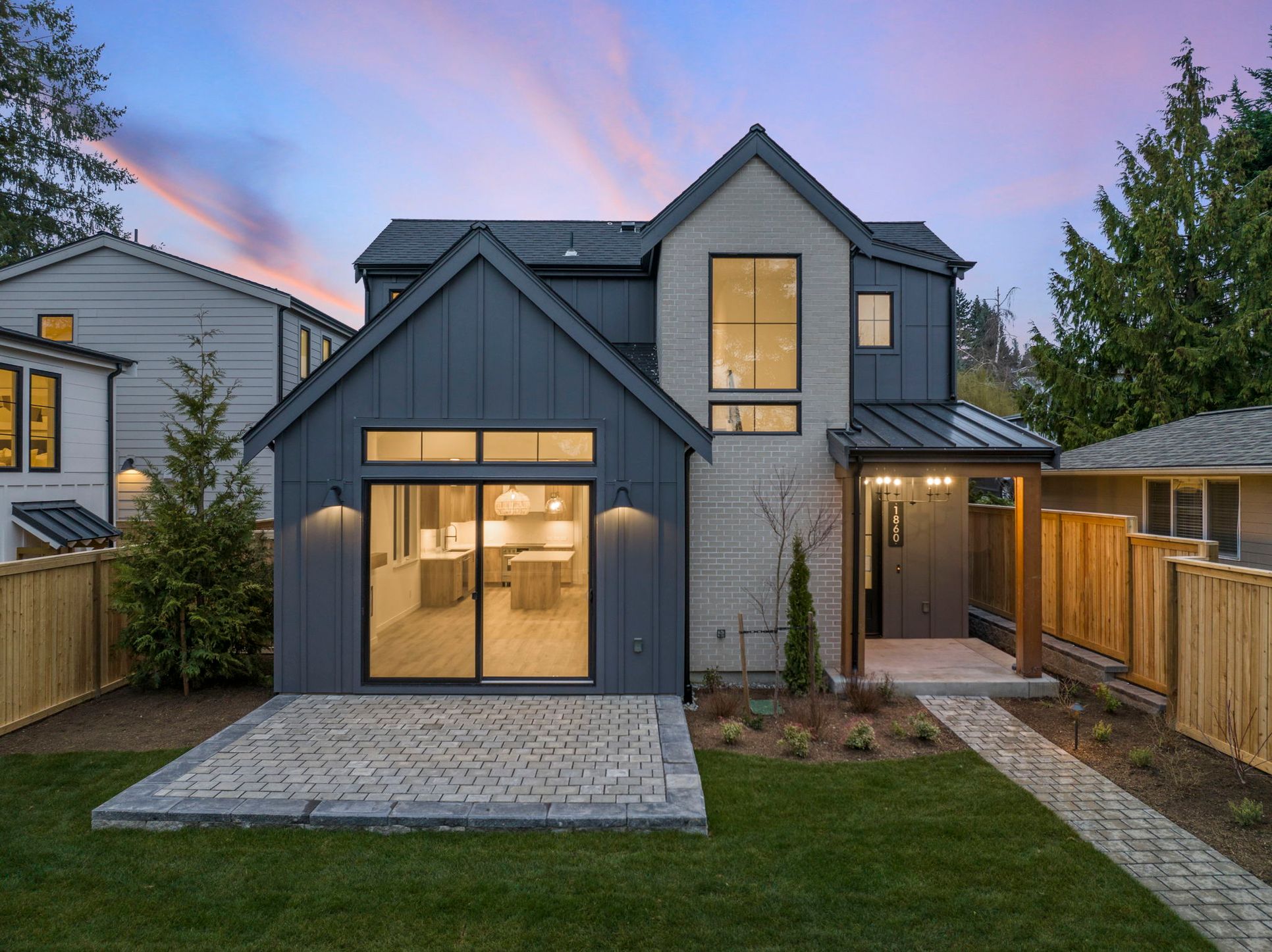 Kirkland Cottages,98005