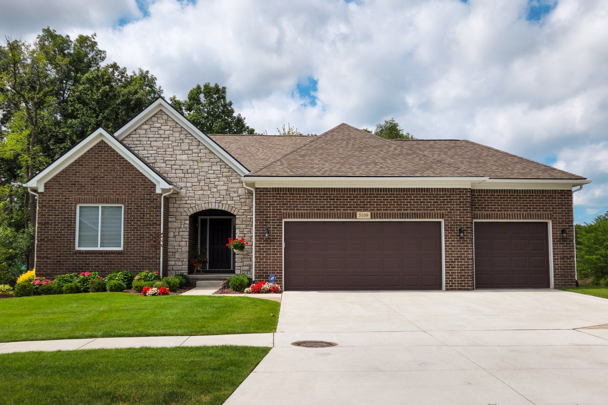 Forestview Estates,48047