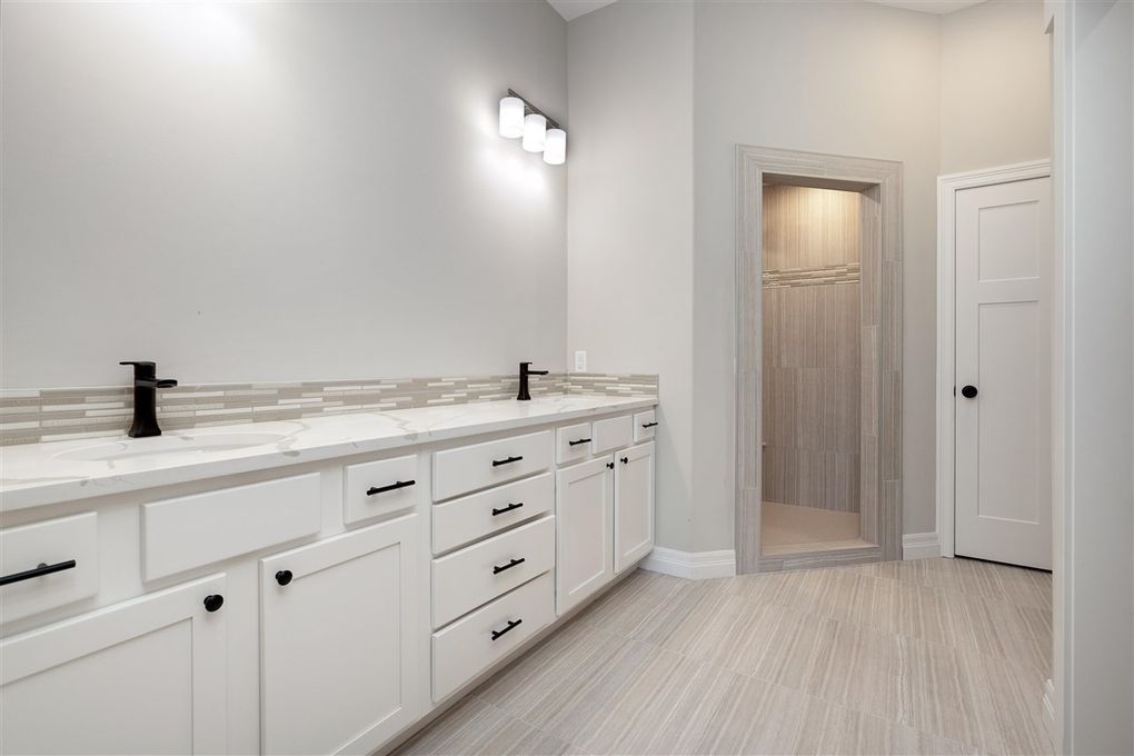 RJ Castle Homes,67205