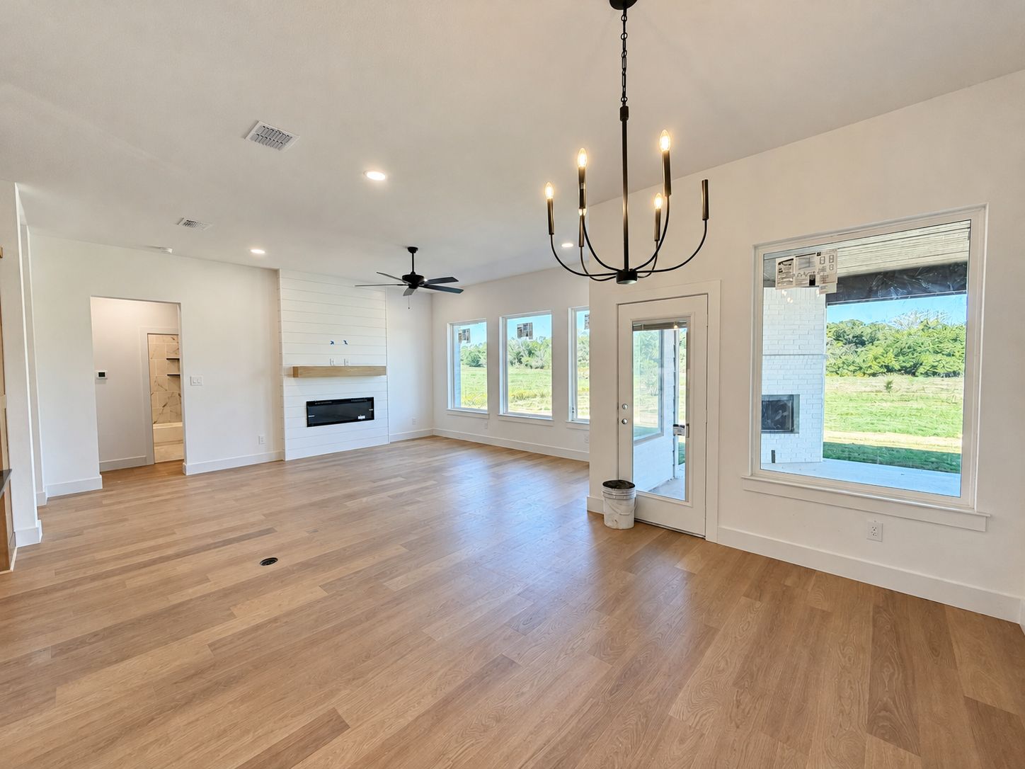 116 Loveta LN,76114