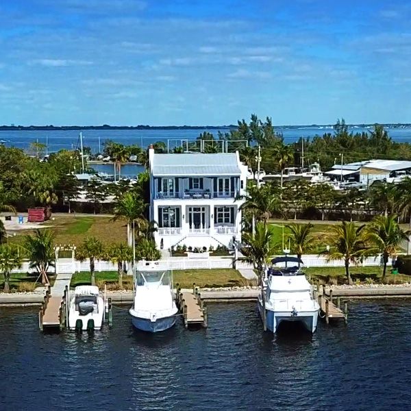 Camlin Custom Homes,34236