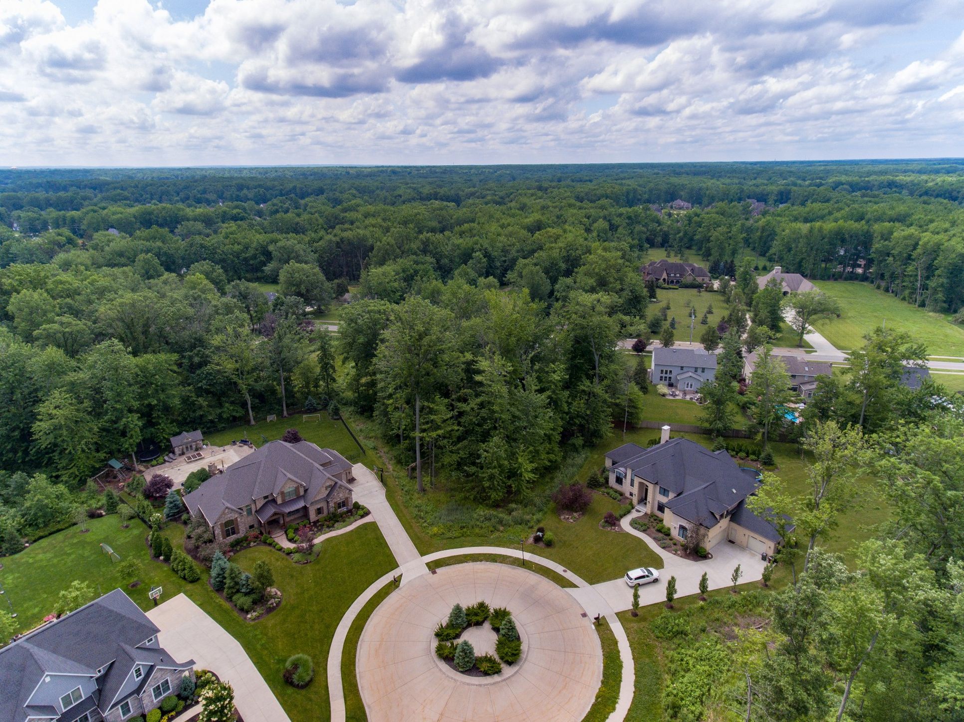 Country Club Estates,44145