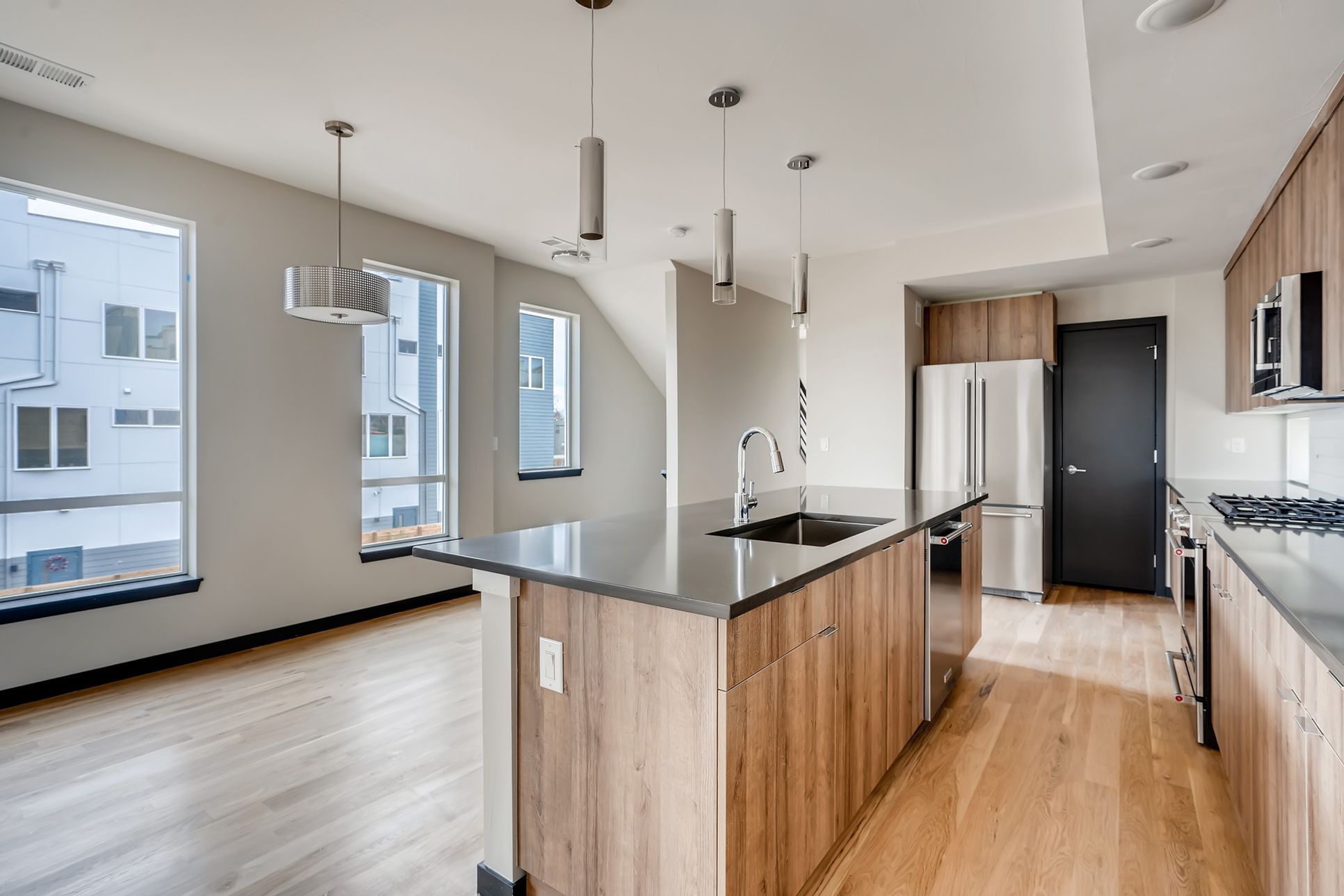 1274 Perry,80204