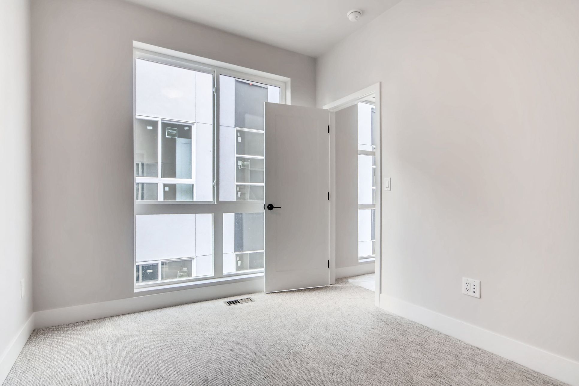 1900 Grove,80204