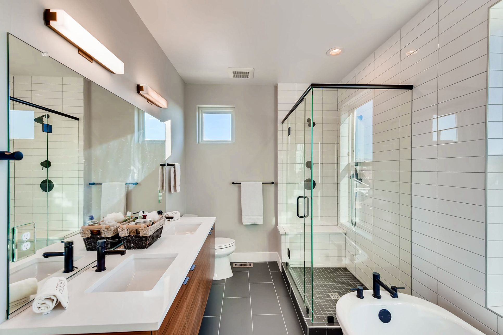 1537 Lowell,80204