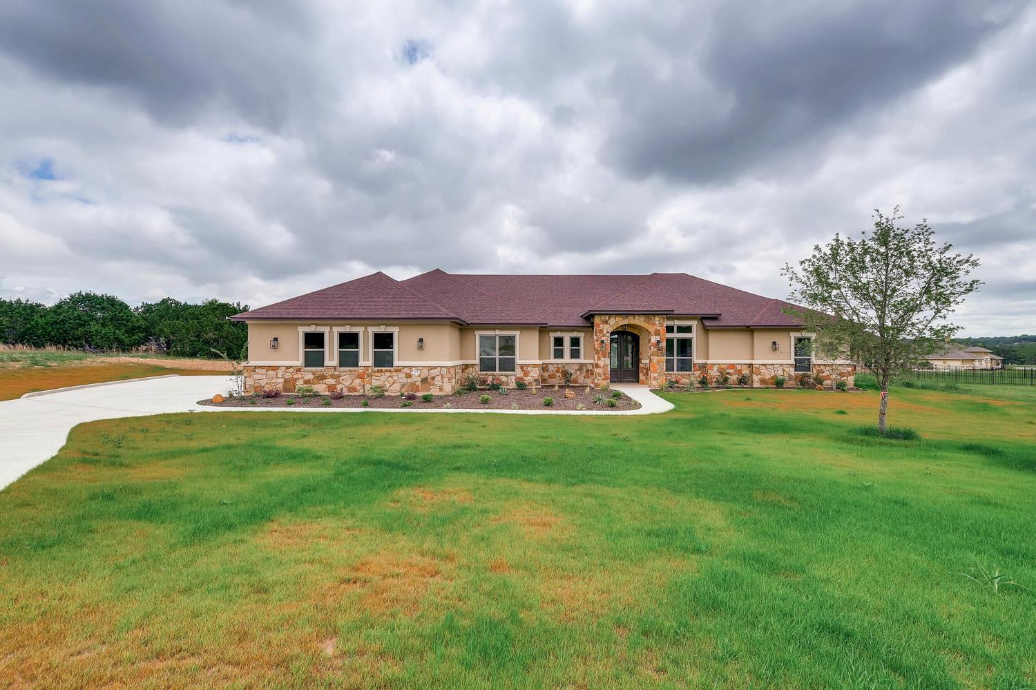 Garrett Signature Homes,78611